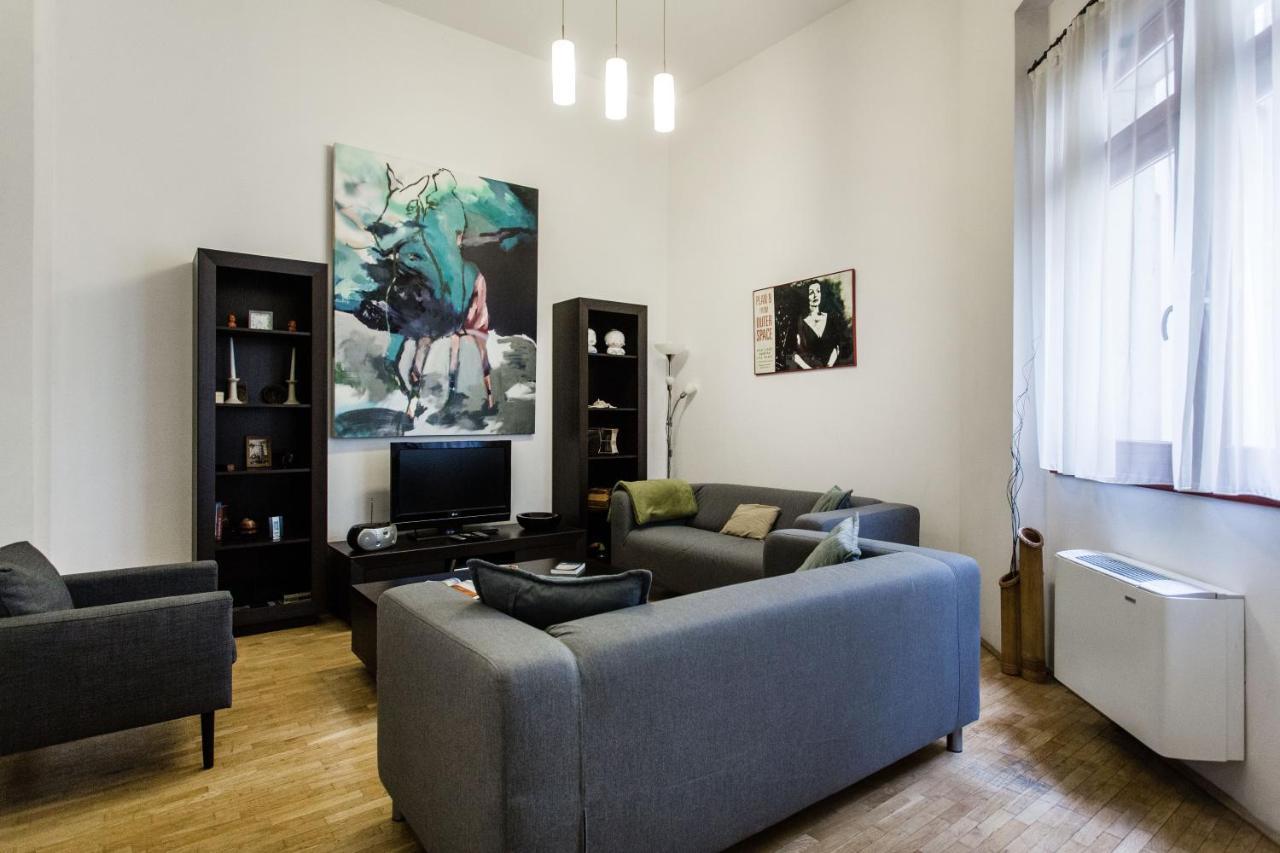 Family Suite By Heroes' Square Budapest Ngoại thất bức ảnh